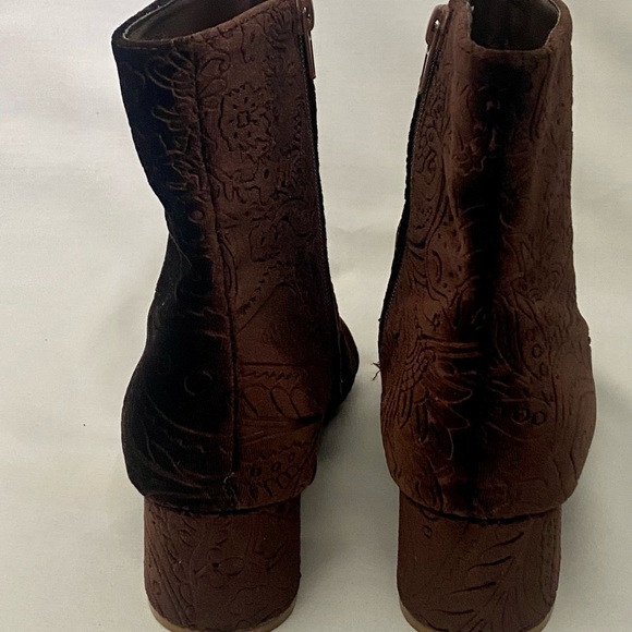 Brown velvet ankle boot Size 9 EUC Funky - Picture 7 of 14